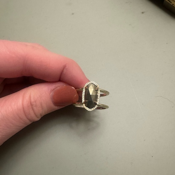 Kendra Scott Elyse Gold Ring - Picture 2 of 4